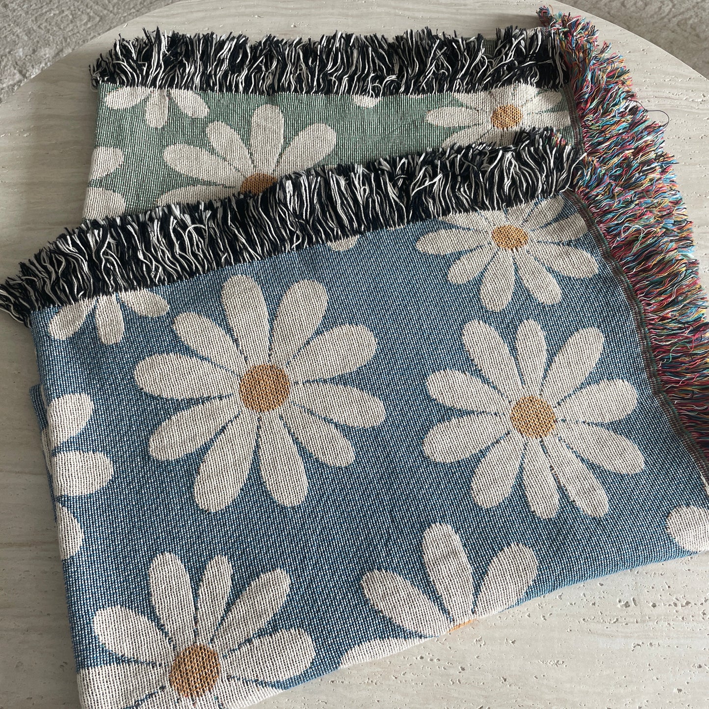 Retro Daisy Woven Blanket
