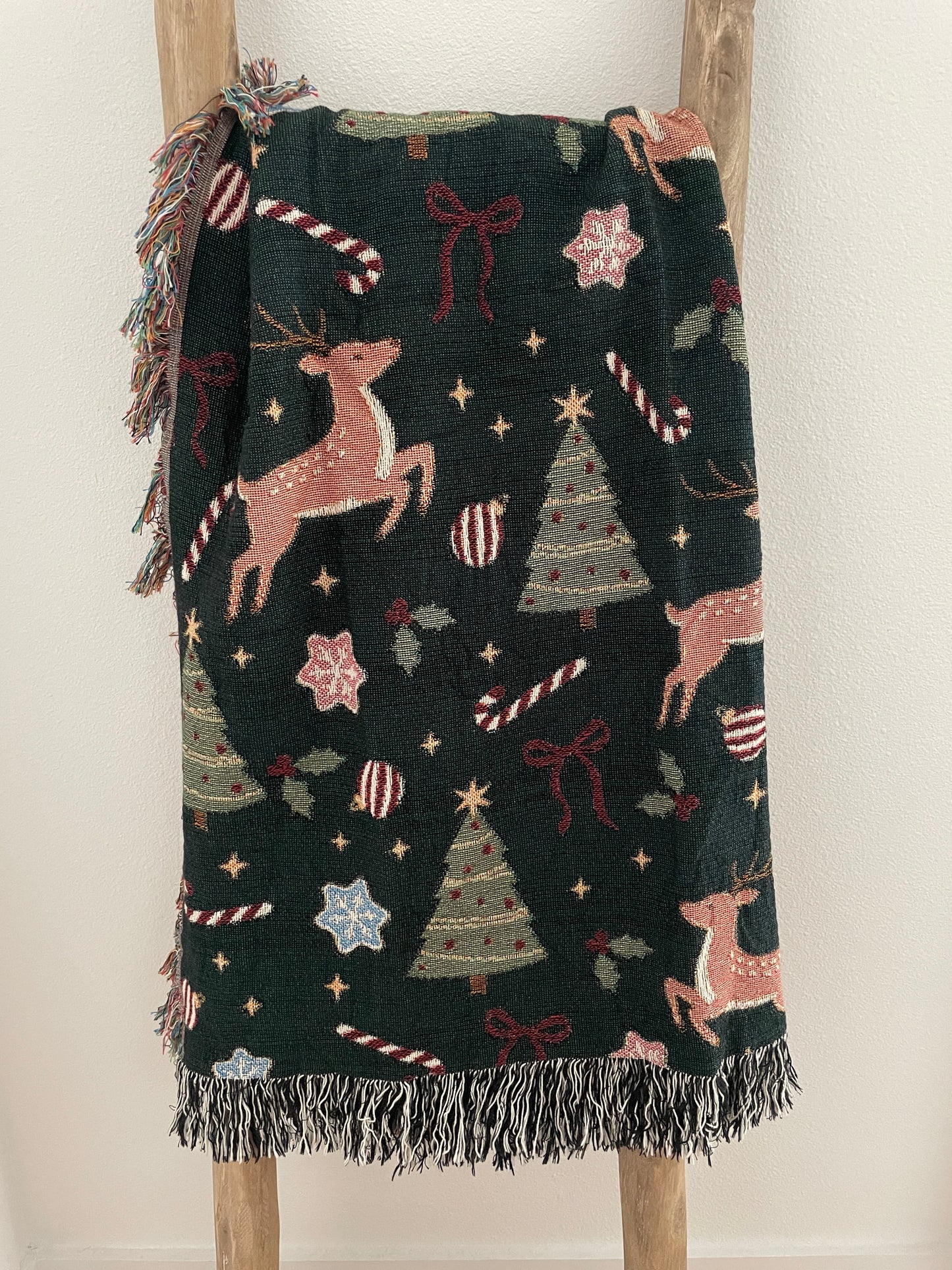 Reindeer Christmas Woven Throw Blanket – Cozy Holiday Decor